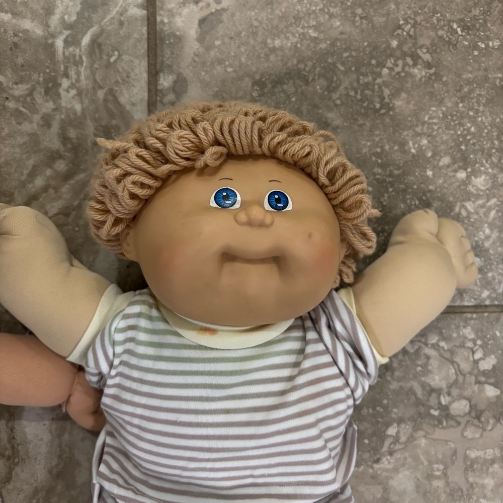 Set of two‎ Vintage 1985 Cabbage Patch Kid's Dolls (Xavier Roberts Signed) - Picture 3 of 10